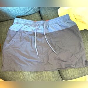 Columbia size small women’s skirt.